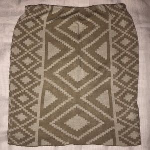 Tan/white pattern skirt with elastic